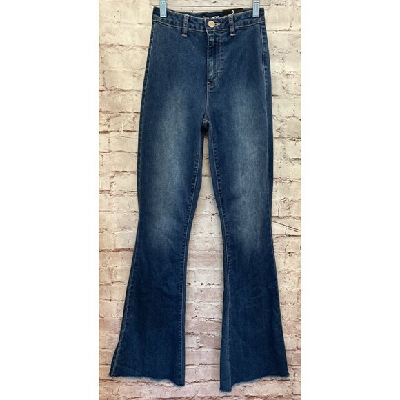 Fashion Nova Jeans Womens Denim Valentina High Rise Flare Leg Medium Wash Size 3 - Picture 1 of 6